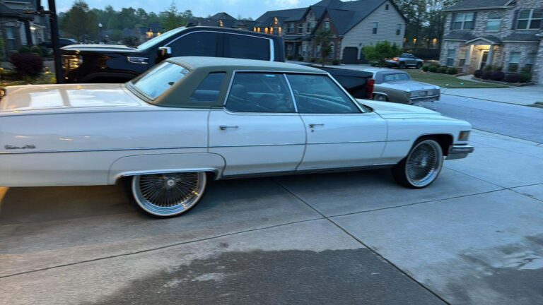 1975 Cadillac Sedan DeVille, Classic White "Big Bruce"